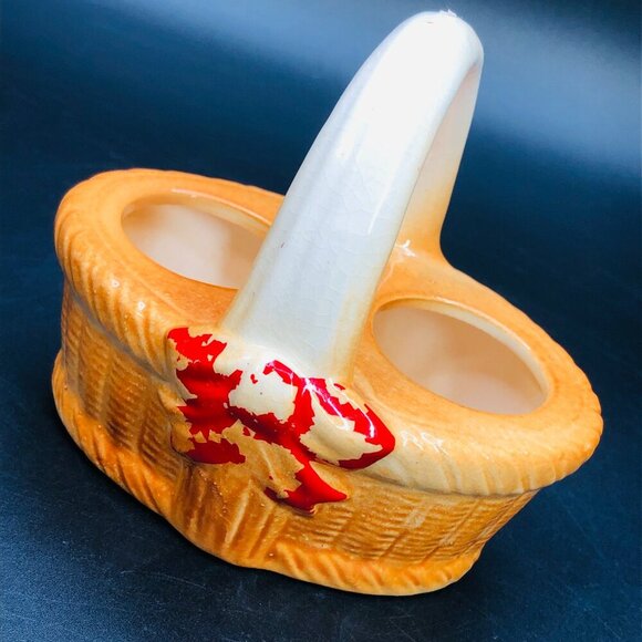 Vintage 70s Kitsch Chicken in Basket Salt Pepper Shaker Set Anthropomorphic - Picture 8 of 14